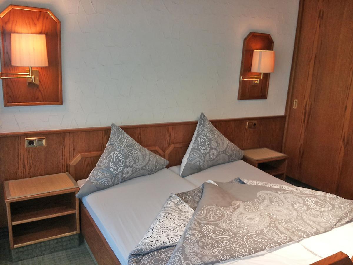 Weigands Hotel Peter Reinhardshagen Phòng bức ảnh